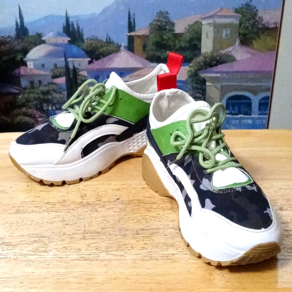 👩👟👟 Jessica Carlyle Sidney Sneakers Size 7.5,A FABULOUS GIFT 🎁 GIVING.